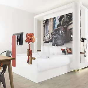 https://qbic-hotel-london-city.cambridgehotelsuk.com